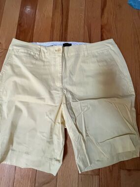 Talbots Pale Yellow Flat-Front Women’s Shorts